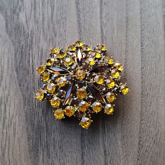 Vintage Flower Brooch - Picture 15 of 17